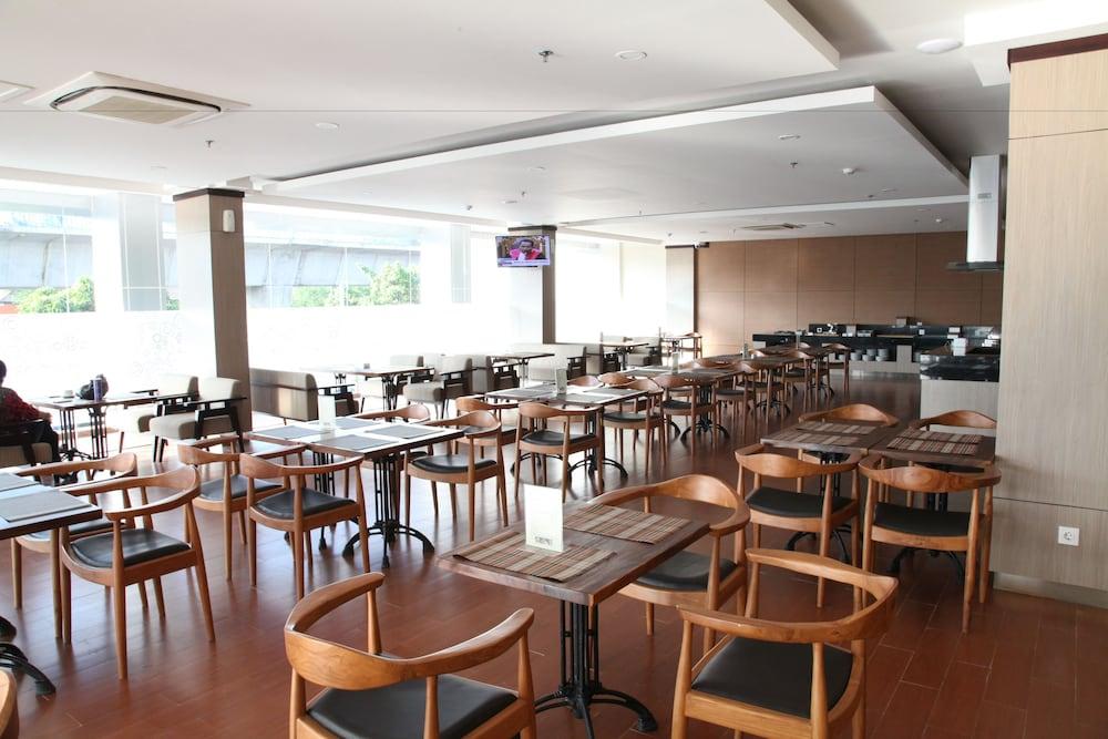 Terraz Tree Hotel Jakarta Exterior photo