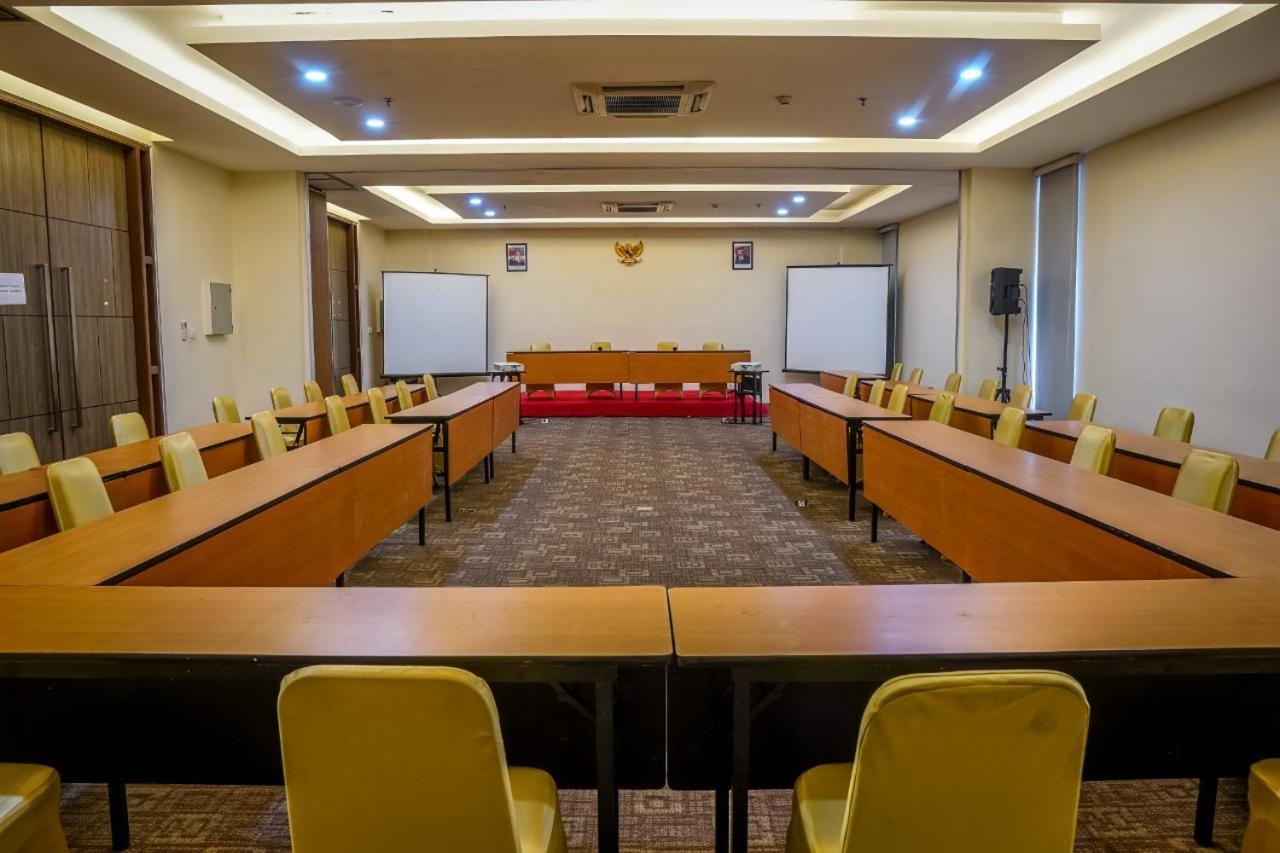 Terraz Tree Hotel Jakarta Exterior photo