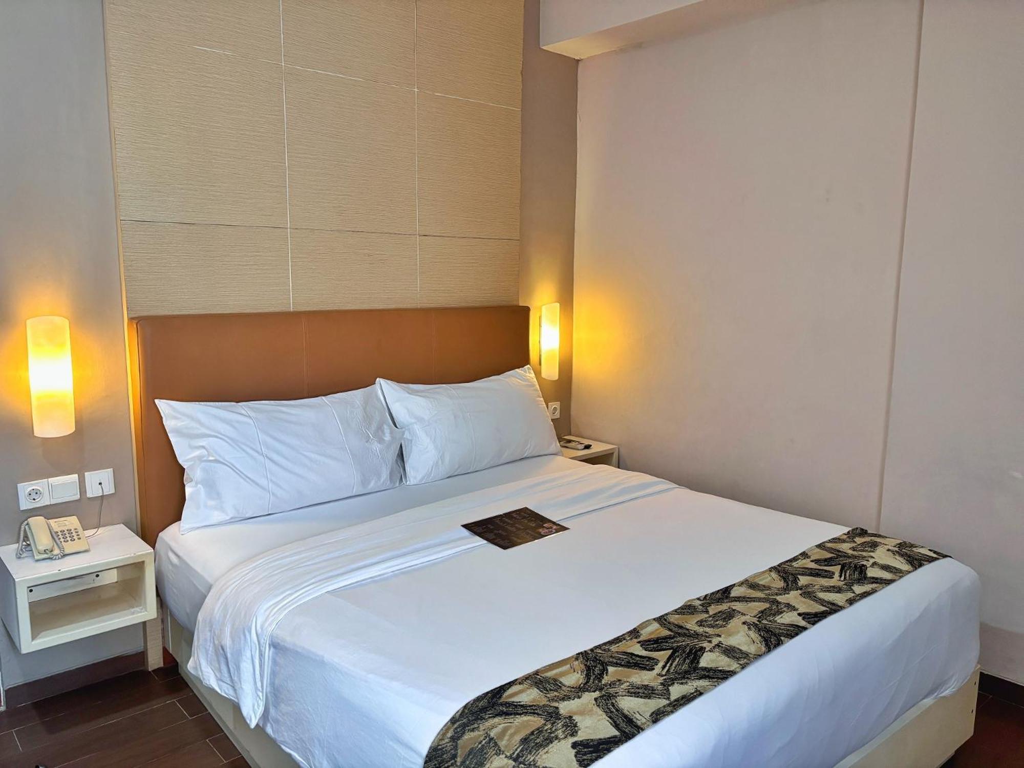 Terraz Tree Hotel Jakarta Exterior photo